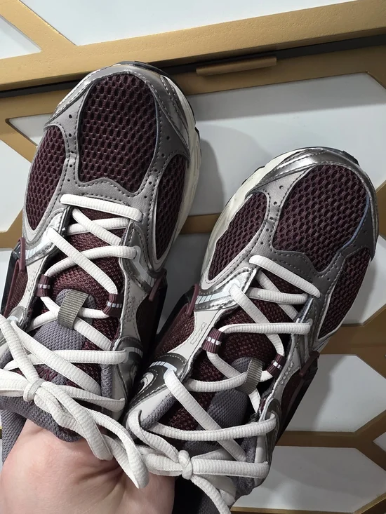 Nike Maroon and Silver Mesh Running Shoes Size 8 - Picture 4 of 5